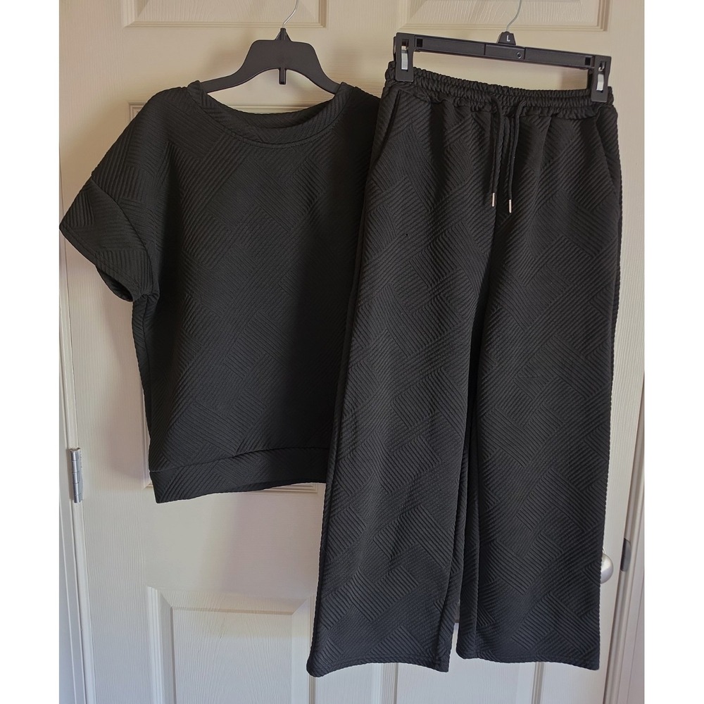 Textured Quilted Short-Sleeve Top and Matching Wide-Leg Pants -S - Picture 2 of 10